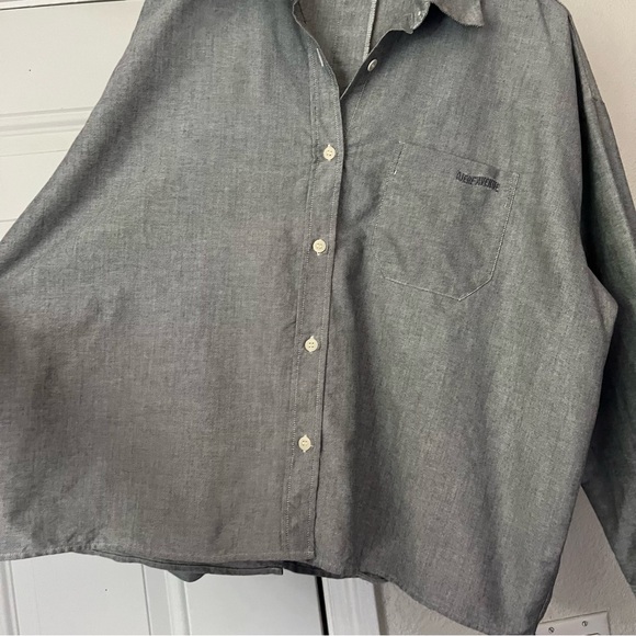 DJERF AVENUE grey organic cotton chambray denim boxy logo pocket button up shirt - Picture 4 of 9